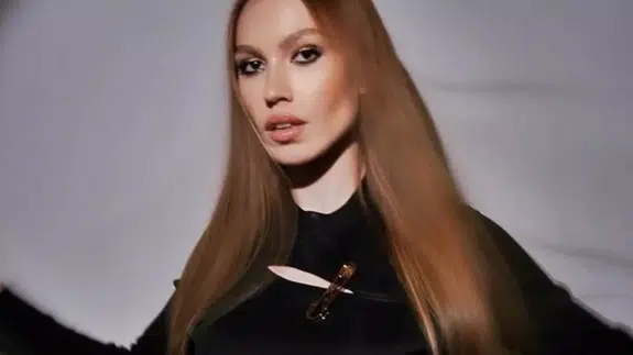 Fenomen Duygu Özaslan 'Bebek mi köpek mi?' tartışmasını alevlendirdi!