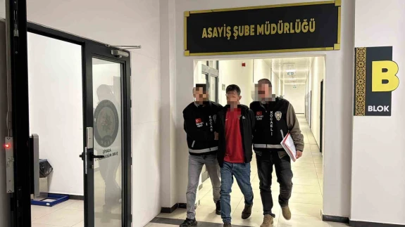 Eşini bıçaklayarak öldüren şahıs tutuklandı