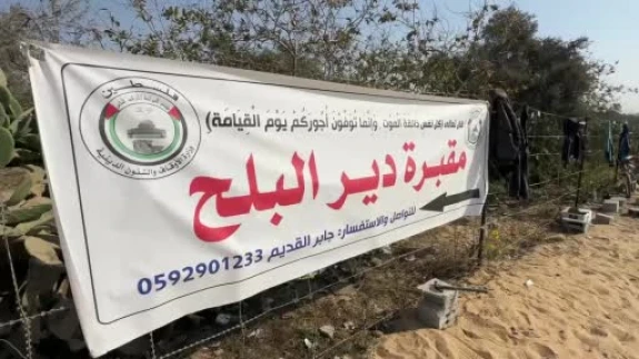 Gazze’de kimliği tespit edilemeyen 24 Filistinli daha toplu şekilde defnedildi