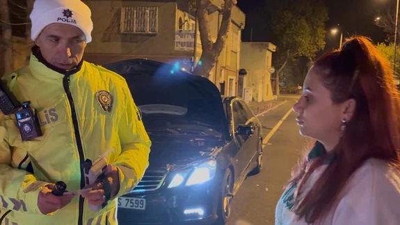 Teste gülerek başladı, ehliyetsiz döndü… Aday sürücüden ‘Promil’ gözyaşı!