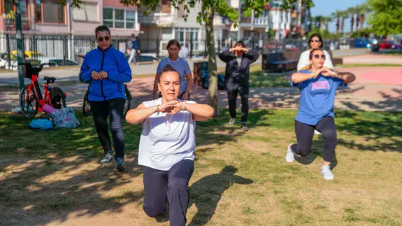 Konak’ta sabah sporuna büyük İlgi: Parklar şenleniyor!