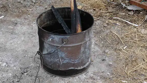 Akıl tutulması... Isınmak için ateşe tiner döküp alev topuna döndüler!