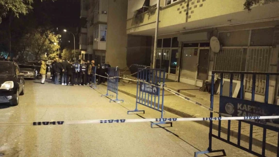 Kartal’da 4 katlı binada çatlak paniği: Kolonlar hasar gördü, bina boşaltıldı!