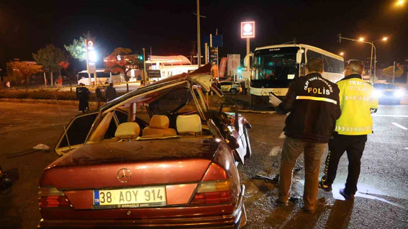 Nevşehir’de turistleri taşıyan otobüs ile otomobil çarpıştı: 2 ölü, 3 yaralı