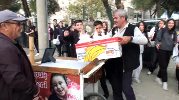 Yüreğiyle hayır yapan adam: Kardeşinin adını gülümsemeyle yaşattı!