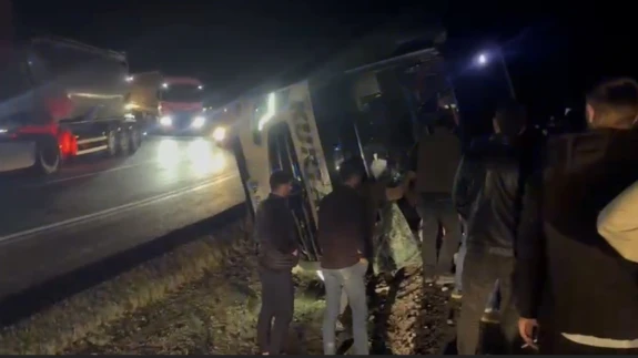 Osmaniye’de yolcu otobüsü devrildi: Yaralılar var