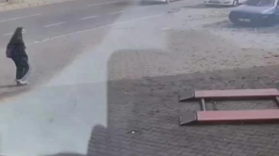 Otomobil, lise öğrencisine böyle çarptı: 1 ölü