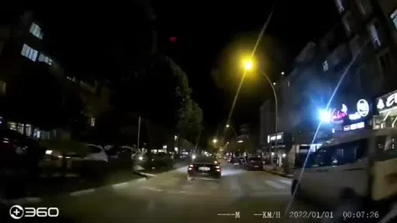 Seyir halindeki araçta kalpleri sızlatan anlar: Yürek burkan görüntü kamerada!