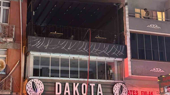 Pelet soba patladı, kafe alev alev!: Üst kat kullanılamaz hale geldi