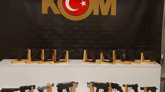 Uzi’lerle yakalandılar! Kayseri’de silah tacirlerine şok operasyon