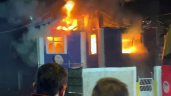 İki katlı ev alev topuna döndü! Göz göre göre yandı...