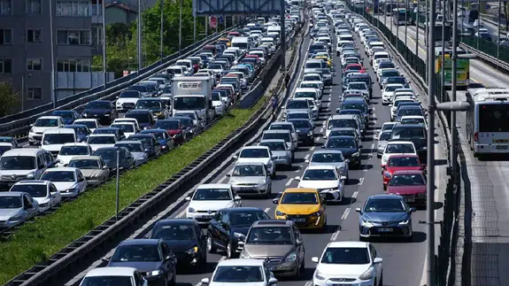 Trafikte hareketlilik artıyor... Kasımda 183 bin yeni araç kaydı yapıldı!
