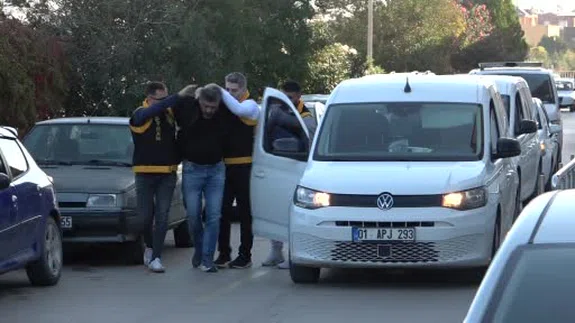 Polisin hamlesiyle oyun bozuldu... Firari yazarın maskesi villada düşürüldü!