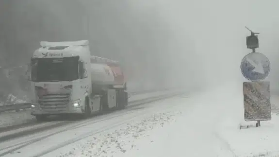 Bolu Dağı’nda beyaz örtü: Kar geldi, tempo yükseldi, ekipler sahaya indi!