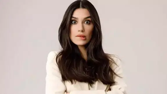 Aşka cesaret çağrısı... Burcu Kıratlı’dan çok konuşulan mesaj!