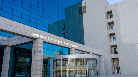 Sosyal belediyecilik söylemi rafta kaldı... CHP’li ABB zamla vatandaşı yolda bıraktı!