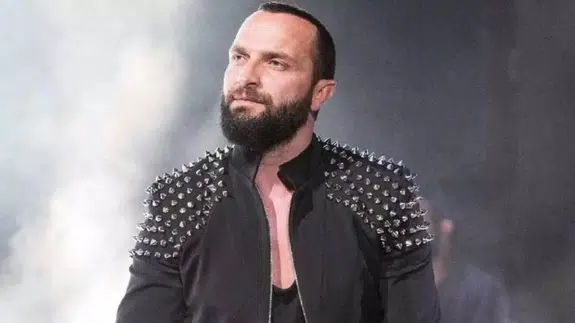 İstinye’ye elveda, Tarabya’ya merhaba... Şarkıcı Berkay ve ailesi otelde krallık kurdu!