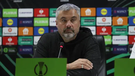 2-0’dan geri döndüler ama maçın sonu koptu: Reis’in penaltı isyanı geceye damga vurdu!