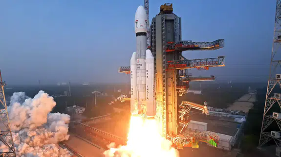 Space X'e meydan okuyor: Dünya'nın en büyük ticari uydusu yörüngeye fırlatıldı!