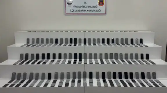Bagajda saklanan milyonluk sevkiyat: Şanlıurfa'da teknoloji kaçakçılarına darbe!