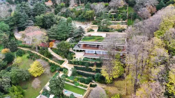 Boğaz’da lüks, hafızalarda skandal... Adnan Oktar’ın eski evi yeniden görüntülendi!