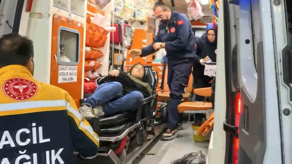 Aksaray’da 4 aylık hamile kadını darbedip sokağa attılar