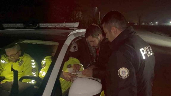 O alkole, polis ceza yazmaya doyamadı: Sabıka gibi trafik karnesi!