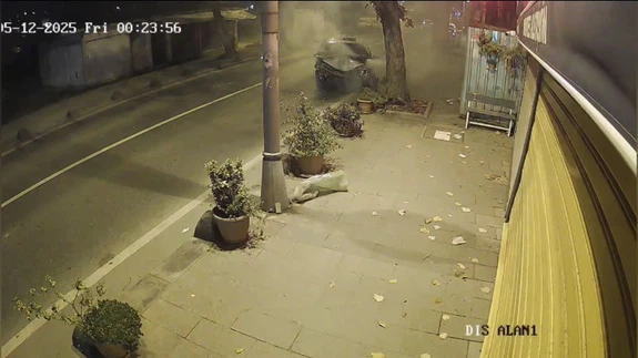 Ehliyetsiz sürücü ağaca kafa attı! Beykoz’daki uçuş denemesi anbean kameralarda...