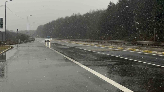 Bolu Dağı’nda kar bastırdı... D-100 kara yolu adeta sürücülere kabus yaşattı!