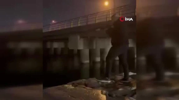 Denize tüfekle ateş edip 'ses terapisi' dedi... Çılgın paylaşımın bedeli adliyede kesildi!