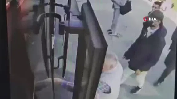 İETT yolculuğu gasp girişimine dönüştü! O anlar araç kamerasında...