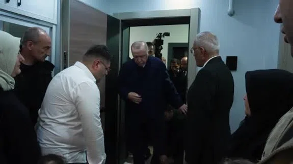 Yeni ev, yeni umut: Erdoğan’dan depremzede aileye ziyaret