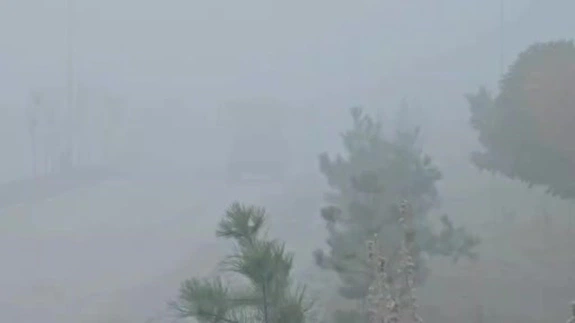 Farlar yetmedi, dikkat tükendi... Elazığ’da trafik sisle kilitlendi!