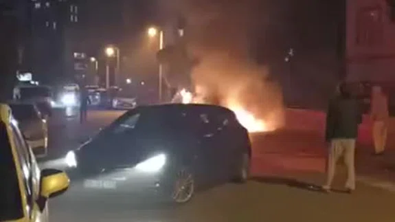 Elektrikli otomobil alev topuna döndü