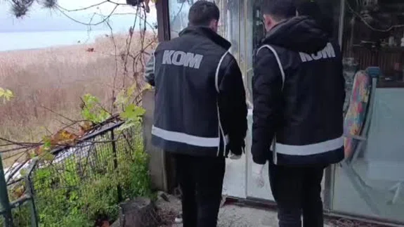 Evini alkol imalathanesine çevirmiş