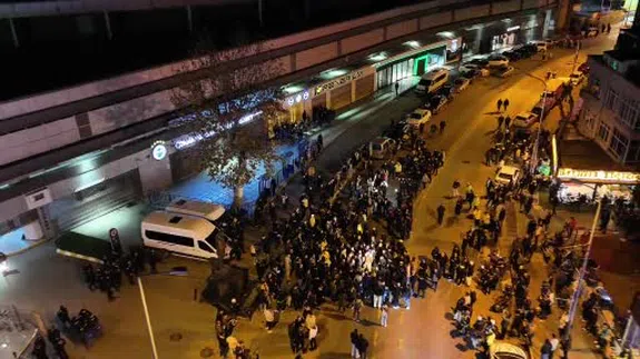 Saran gelişmesi sonrası Saracoğlu önünde kalabalık, kulüpte olağanüstü hareketlilik...