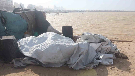 Rüzgâr 100 km’ye ulaştı, çadırlar dayanmadı: Gazze’de insani kriz derinleşiyor!