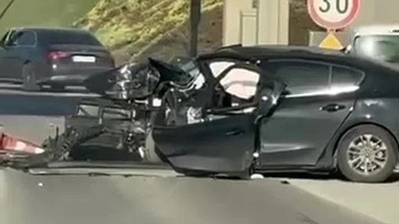 Bir anlık hata gişelerde bitti: Kocaeli TEM otoyolunda kaza!