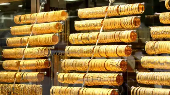 Altın piyasasında yılın son gününde hareketlilik... Uzmanlardan yeni yıl uyarısı!