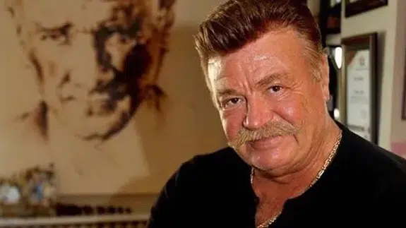 Serkan Kaya konserinde 'Yeşilçam' dersi... Nuri Alço’dan keşkeli itiraf!