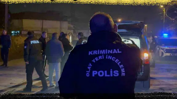 Cami çıkışı kanlı kavga: Yaralıyı polis araçta yakaladı!