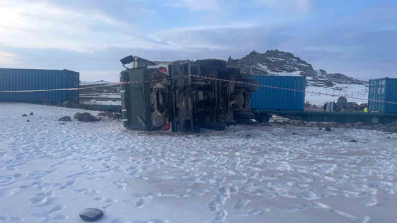 Bir anlık geçiş her şeyi değiştirdi... Kars’ta tren kamyonu biçti, geriye acı bıraktı!