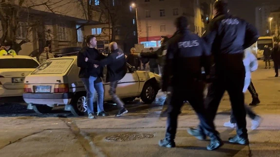 Kaza sonrası can pazarı yaşandı! Kızı yaralanan baba öfke saçtı