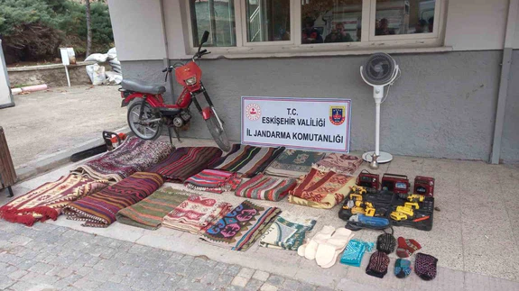 Mezar ustası kılığında 20 evi soydular: Jandarmadan kaçamadılar!