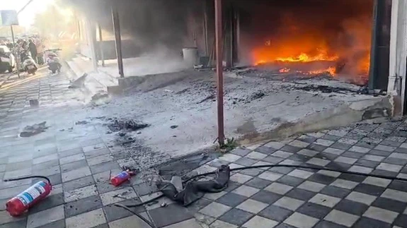 Darıca’da oto tamirhanesinde yangın: İş yeri ve 2 araç küle döndü!