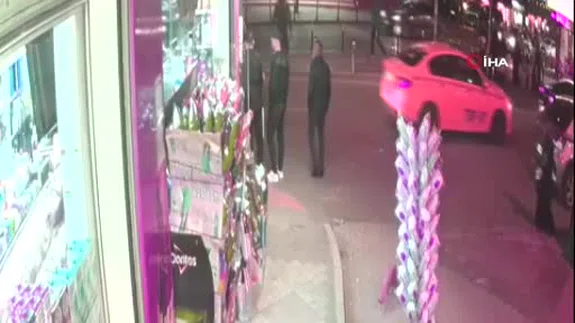 Küçükçekmece'de ‘dur’ ihtarına uymayan şüpheliler yaşlı kadını ezdiler...
