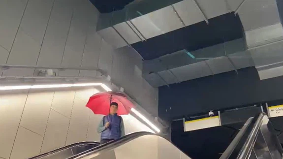 Sağanak yağış İstanbul'u felç etti metroları su bastı