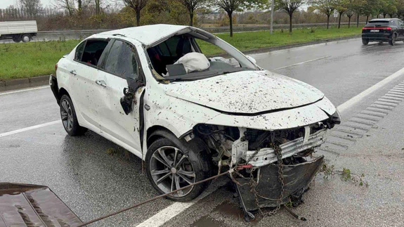 Samsun Terme’de trafik kazası: Kontrolden çıkan araç takla attı!