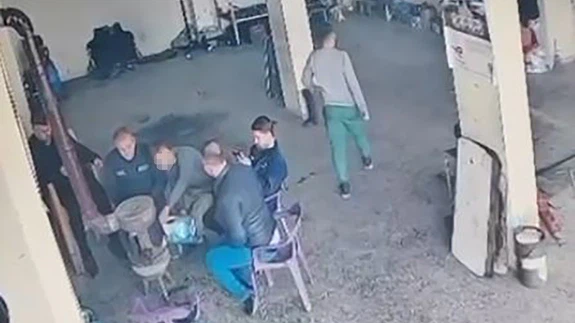 Sobaya dökülen mazot bomba gibi patladı çırak yaralandı