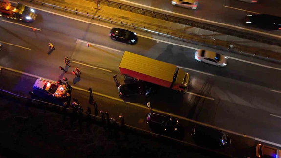 Cipe çarpıp kaçarken TEM'i birbirine kattı! Yaralılar var